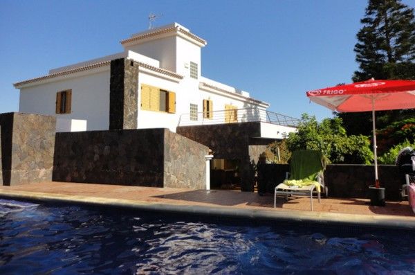 For sale a country house on the south coast of the island of Tenerife 